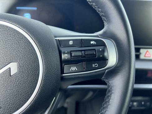 Certified 2025 Kia Sportage EX image 17