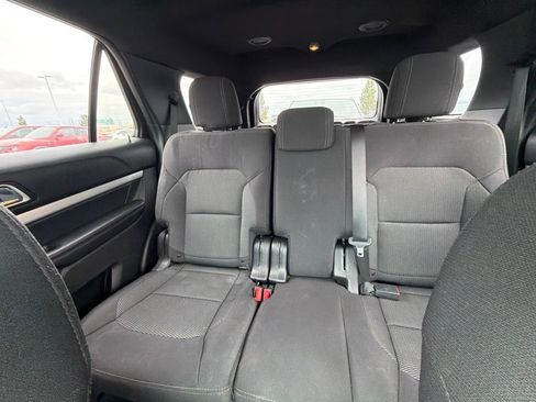 Used 2017 Ford Explorer XLT w/ Equipment Group 201A AWD/4WD image 15
