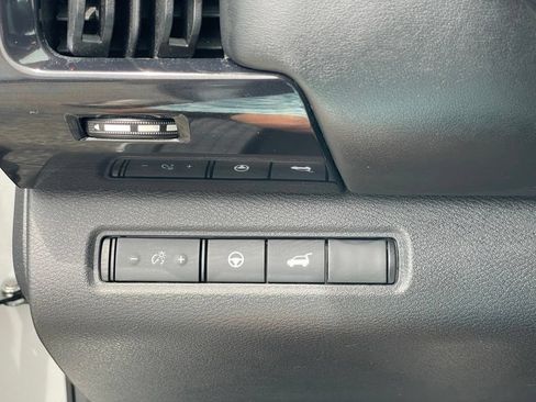 Certified 2022 Nissan Pathfinder SV w/ SV Premium Package AWD/4WD image 16