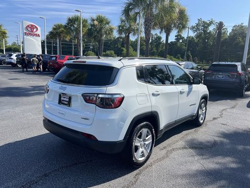 Used 2022 Jeep Compass Latitude FWD image 10