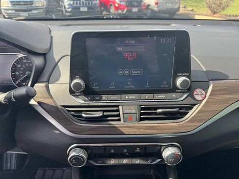 Used 2023 Nissan Altima 2.5 SV FWD image 9