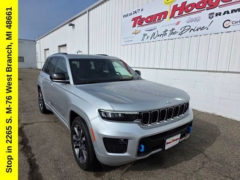 Used 2024 Jeep Grand Cherokee Overland w/ Advanced Protech Group III AWD/4WD image 6