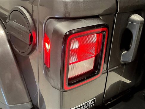 Used 2022 Jeep Wrangler Unlimited Sahara w/ Cold Weather Group image 22