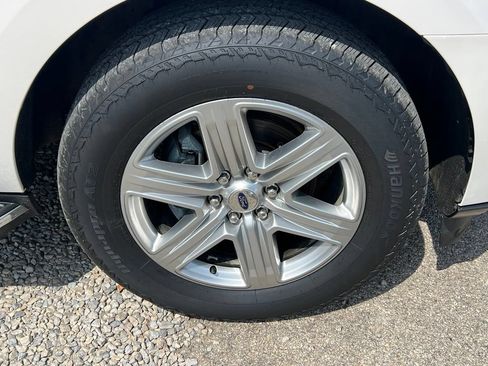 Used 2019 Ford Expedition Max XLT w/ Equipment Group 202A AWD/4WD image 10