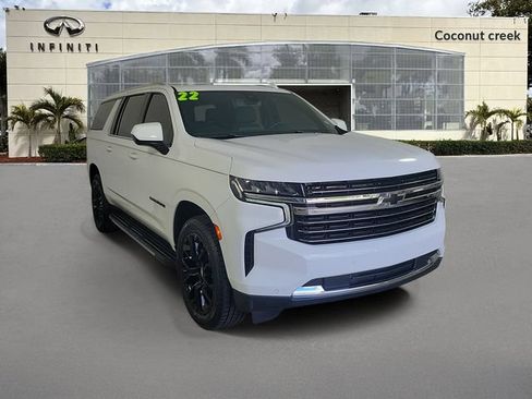 Used 2022 Chevrolet Suburban LT RWD image 1