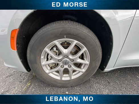 Used 2024 Chrysler Pacifica Touring-L FWD image 31