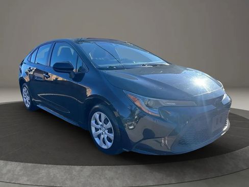 Used 2022 Toyota Corolla LE image 3