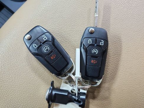 Used 2022 Ford F350 Lariat w/ Lariat Value Package AWD/4WD image 32