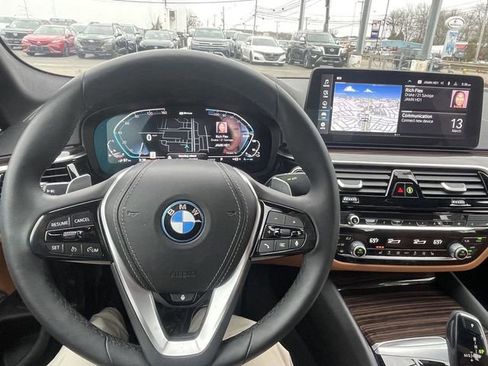 Used 2023 BMW 530e xDrive w/ Premium Package AWD/4WD image 13