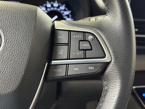 Used 2024 Toyota Sienna XLE image 33