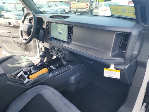 New 2025 Ford Bronco 4-Door image 24