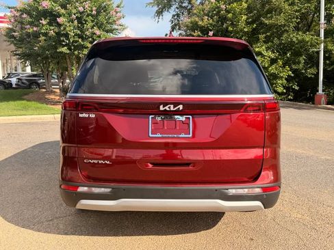 Certified 2023 Kia Carnival LX FWD image 4