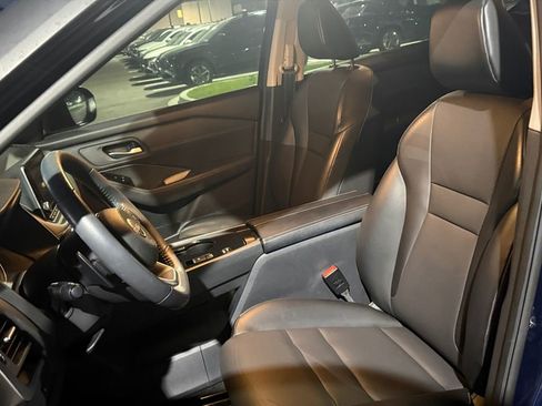 Used 2024 Nissan Rogue SV w/ SV Premium Package image 16