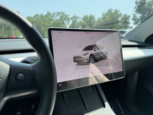 Used 2023 Tesla Model Y Long Range AWD/4WD image 24