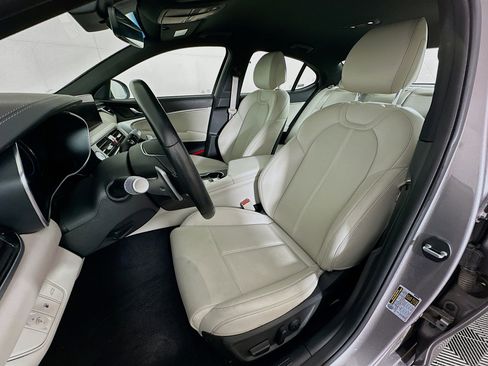 Used 2025 Genesis G70 2.5T image 13