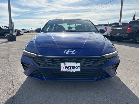 Used 2025 Hyundai Elantra SEL image 8