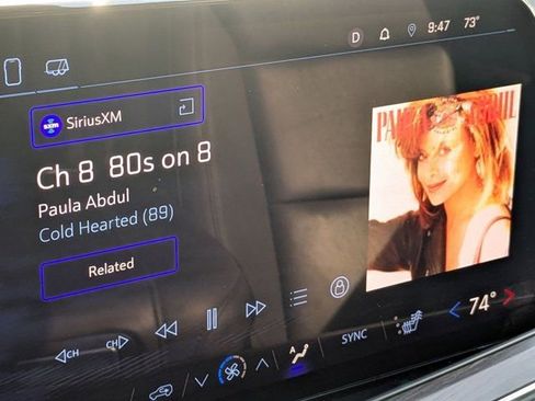 Used 2025 Chevrolet Suburban Z71 image 18