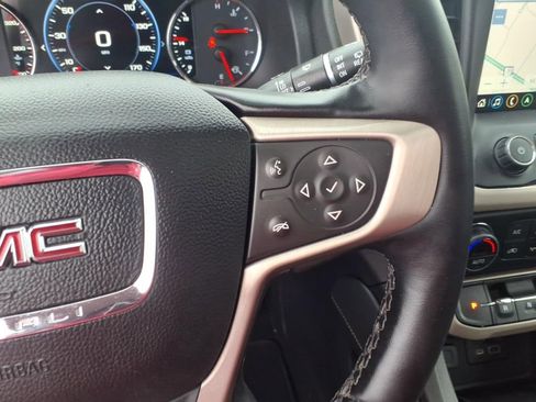 Used 2023 GMC Acadia Denali w/ Denali Ultimate Package AWD/4WD image 19