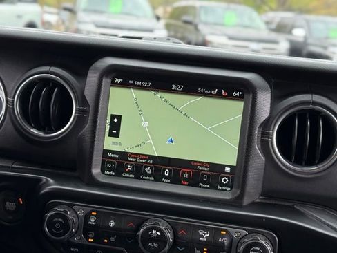Used 2021 Jeep Wrangler Unlimited Sahara w/ Uconnect 4C Nav & Sound Group AWD/4WD image 3