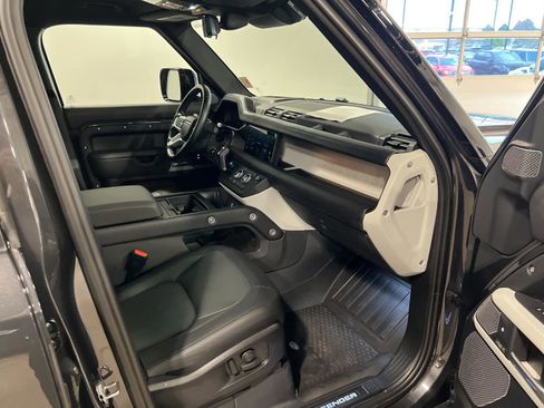 Used 2024 Land Rover Defender 110 X-Dynamic SE AWD/4WD image 41