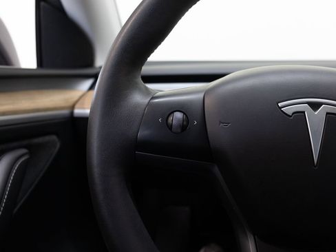 Used 2024 Tesla Model Y Long Range AWD/4WD image 25