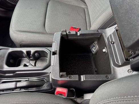 Used 2020 Jeep Wrangler Unlimited Sahara image 39