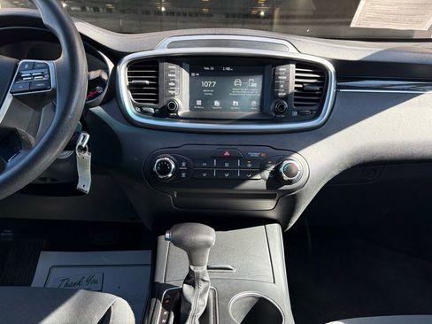 Used 2019 Kia Sorento L FWD image 26