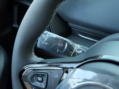 New 2025 VinFast VF 8 Eco image 13