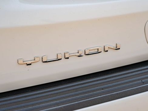 Used 2024 GMC Yukon SLT w/ SLT Luxury Package AWD/4WD image 19