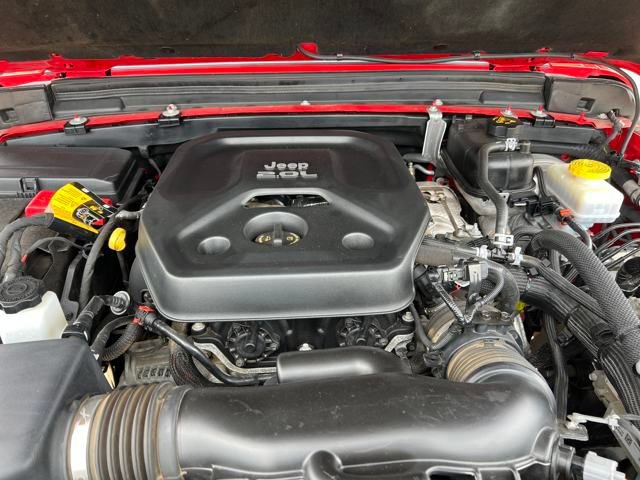 Used 2021 Jeep Wrangler Unlimited Sahara AWD/4WD image 30