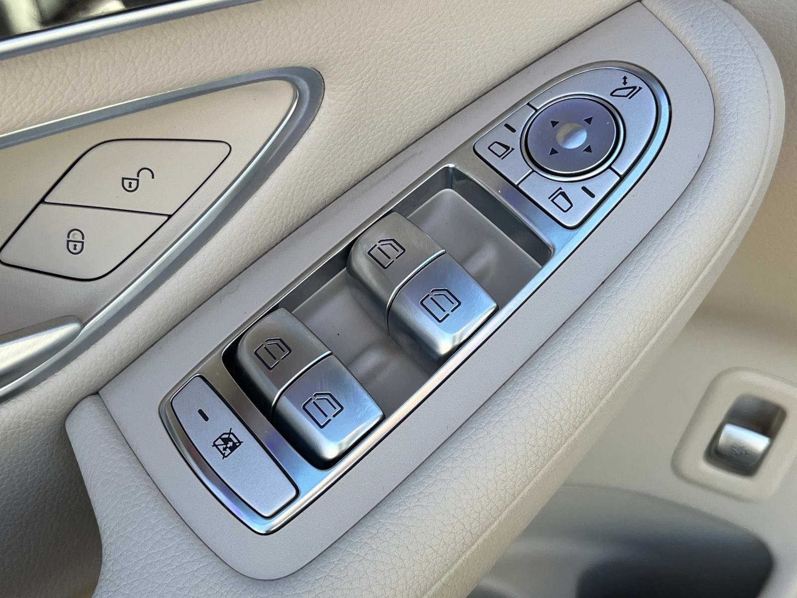Certified 2022 Mercedes-Benz GLC 300 image 29