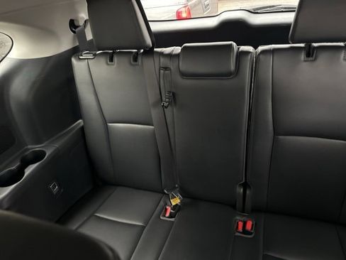 Used 2023 Toyota Highlander L image 15