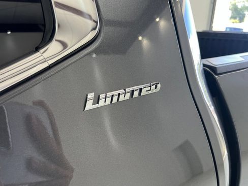 Used 2025 Toyota Tundra Limited AWD/4WD image 27