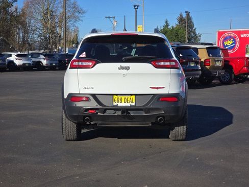 Used 2018 Jeep Cherokee Trailhawk AWD/4WD image 8