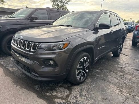 Used 2024 Jeep Compass Limited AWD/4WD image 2