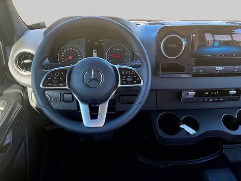Used 2024 Mercedes-Benz Sprinter 2500 image 6