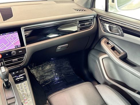 Used 2025 Porsche Macan image 20