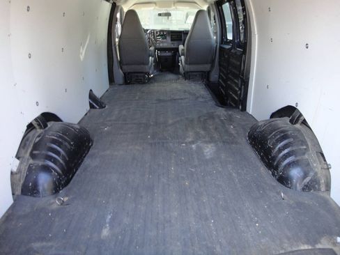 Used 2017 Chevrolet Express 2500 Extended RWD image 11