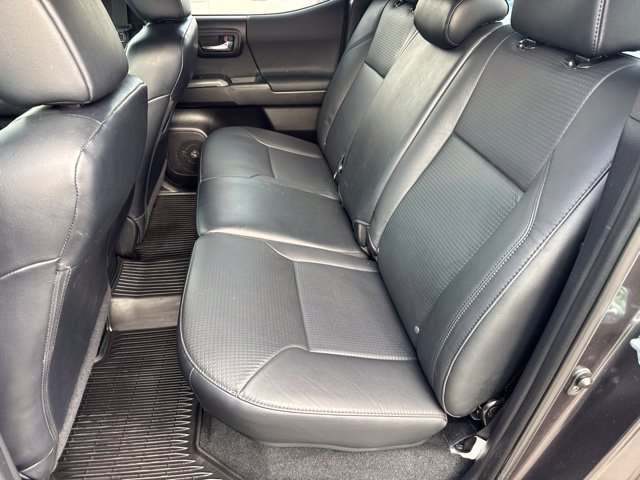 Used 2021 Toyota Tacoma TRD Off-Road w/ TRD Premium Off Road Package AWD/4WD image 6