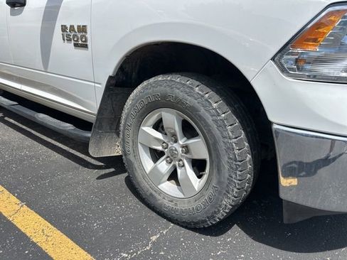 Used 2022 RAM 1500 Classic SLT AWD/4WD image 3