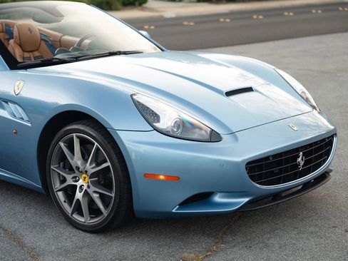 Used 2010 Ferrari California RWD image 93