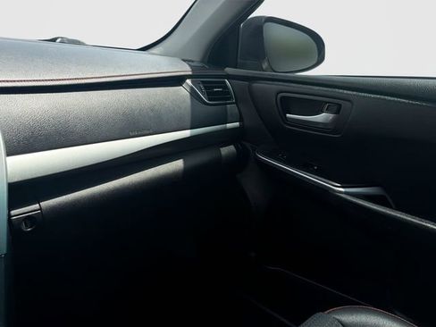 Used 2015 Toyota Camry SE w/ Moonroof Package image 26