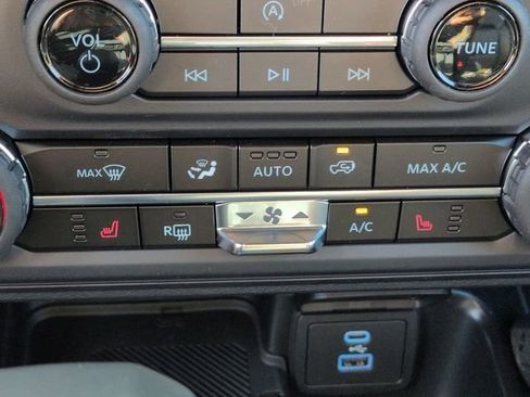 New 2025 Ford Bronco Big Bend w/ Black Diamond Package image 24