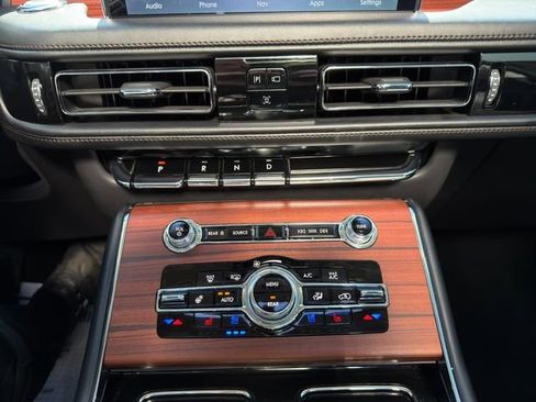 Used 2023 Lincoln Aviator Reserve w/ Equipment Group 201A image 38