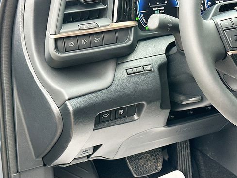 New 2025 Toyota Crown Signia image 10