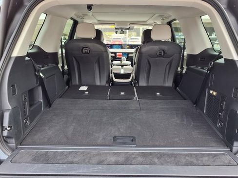 New 2025 Lincoln Navigator Reserve AWD/4WD image 9
