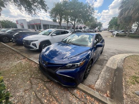 Used 2023 Toyota Camry SE w/ Cold Weather Package FWD image 1