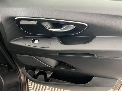 Used 2016 Mercedes-Benz Metris Passenger image 22