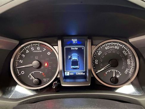 Used 2022 Toyota Tacoma SR5 AWD/4WD image 26