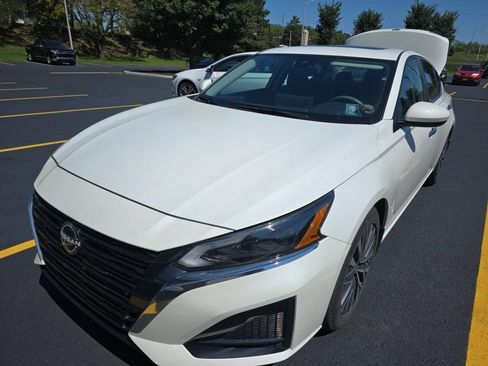 Certified 2023 Nissan Altima 2.5 SV w/ SV Premium Package FWD image 2